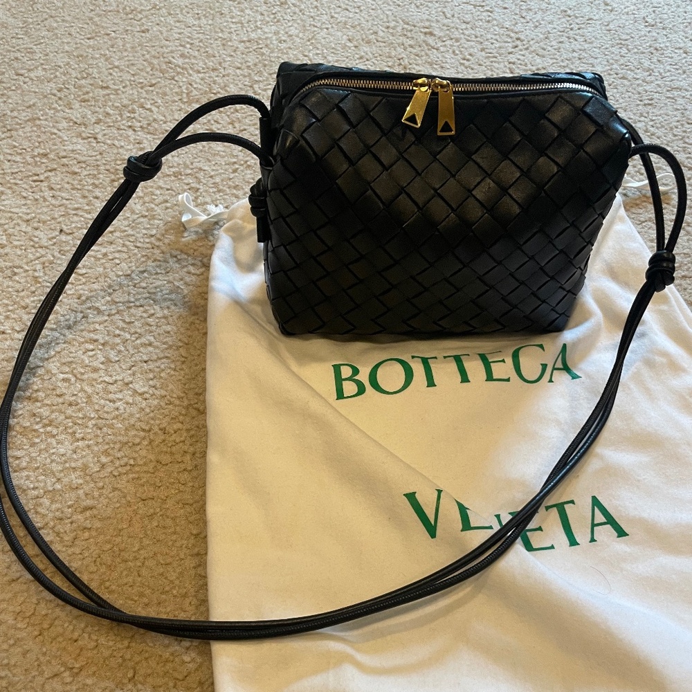 Authentic bottega veneta nappa intrecciato small loop camera bag